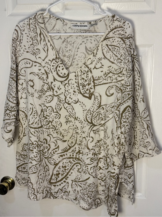 Cathy Daniels Tops - Cathy Daniels Cream and Olive Paisley V-Neck Women's Top 1X